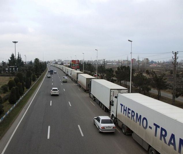 پیگیری معطلی کامیون‌های حمل کالاهای صادراتی در گمرک آستارا