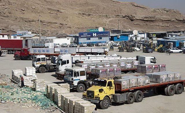 واردات انواع کالا از افغانستان در مرز دوغارون تایباد هیچ محدودیتی ندارد