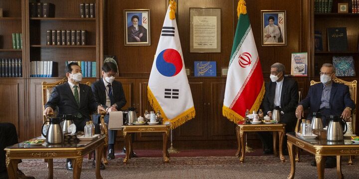 لاریجانی: منابع ایران در کره جنوبی هر چه سریعتر آزاد شود
