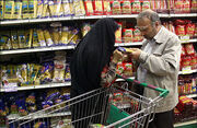 رییس اتحادیه سوپرمارکت‌داران: کاهش ۵۰ درصدی قدرت خرید مردم کذب است