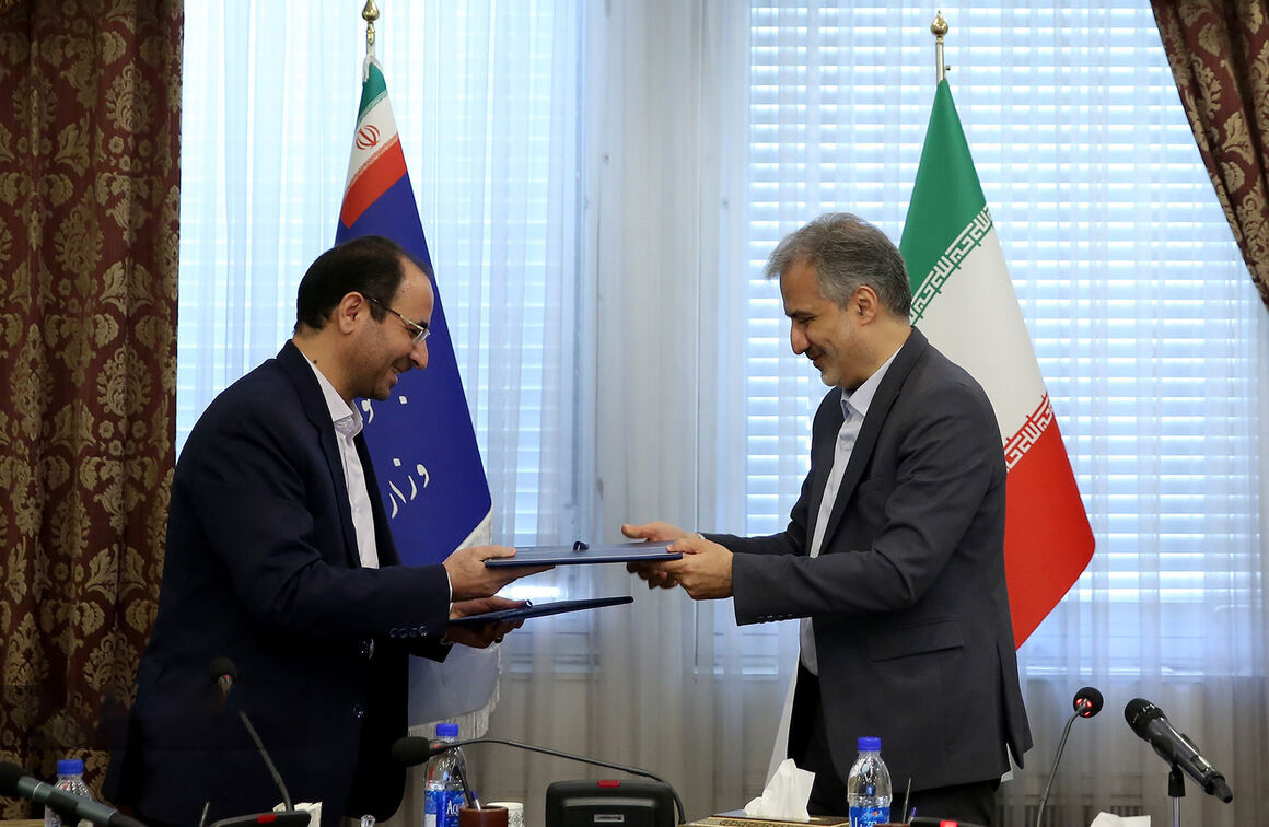 امضای تفاهم نامه بانک توسعه صادرات ایران با معاونت پژوهش وزارت نفت