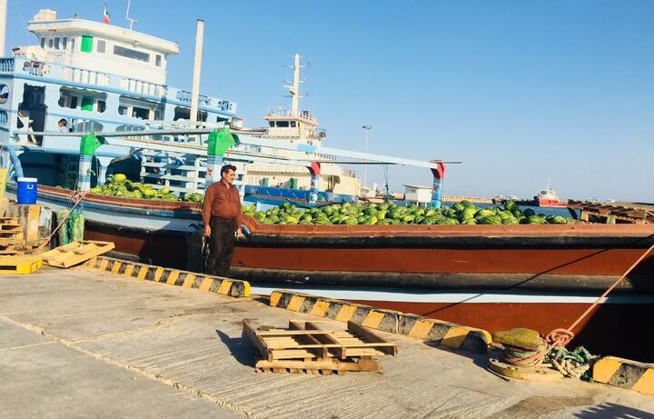 تجار و بازرگانان از مرز دریایی خرمشهر برای صادرات کالا استفاده کنند