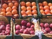 سیب و پرتقال ۲۰ تا ۳۰ درصد زیر قیمت روز عرضه می‌شود