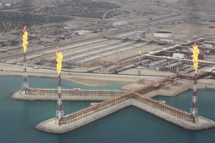 افزایش ۲.۵ میلیارد بشکه‌ای ذخایر نفت و گاز ایران در سال ۱۴۰۲
