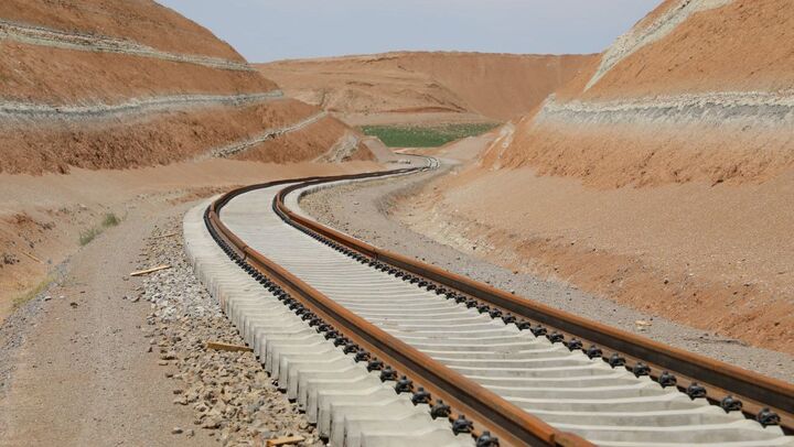 وزیر راه: راه آهن سنندج - باشماق فرصت جدید ترانزیتی است