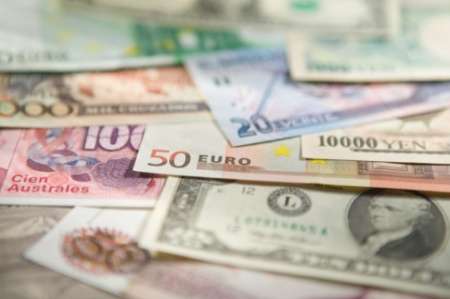 یک کارشناس: چند نرخی شدن ارز قاچاق کالا را در پی دارد