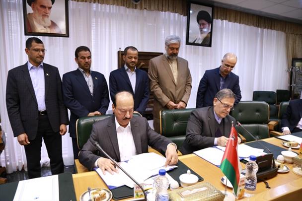 ایران و عمان، تفاهم نامه همکاری بانکی امضا کردند