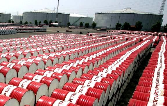 رویترز: شرکت‌های پالایشی آسیایی و اروپایی آماده خرید نفت ایران هستند